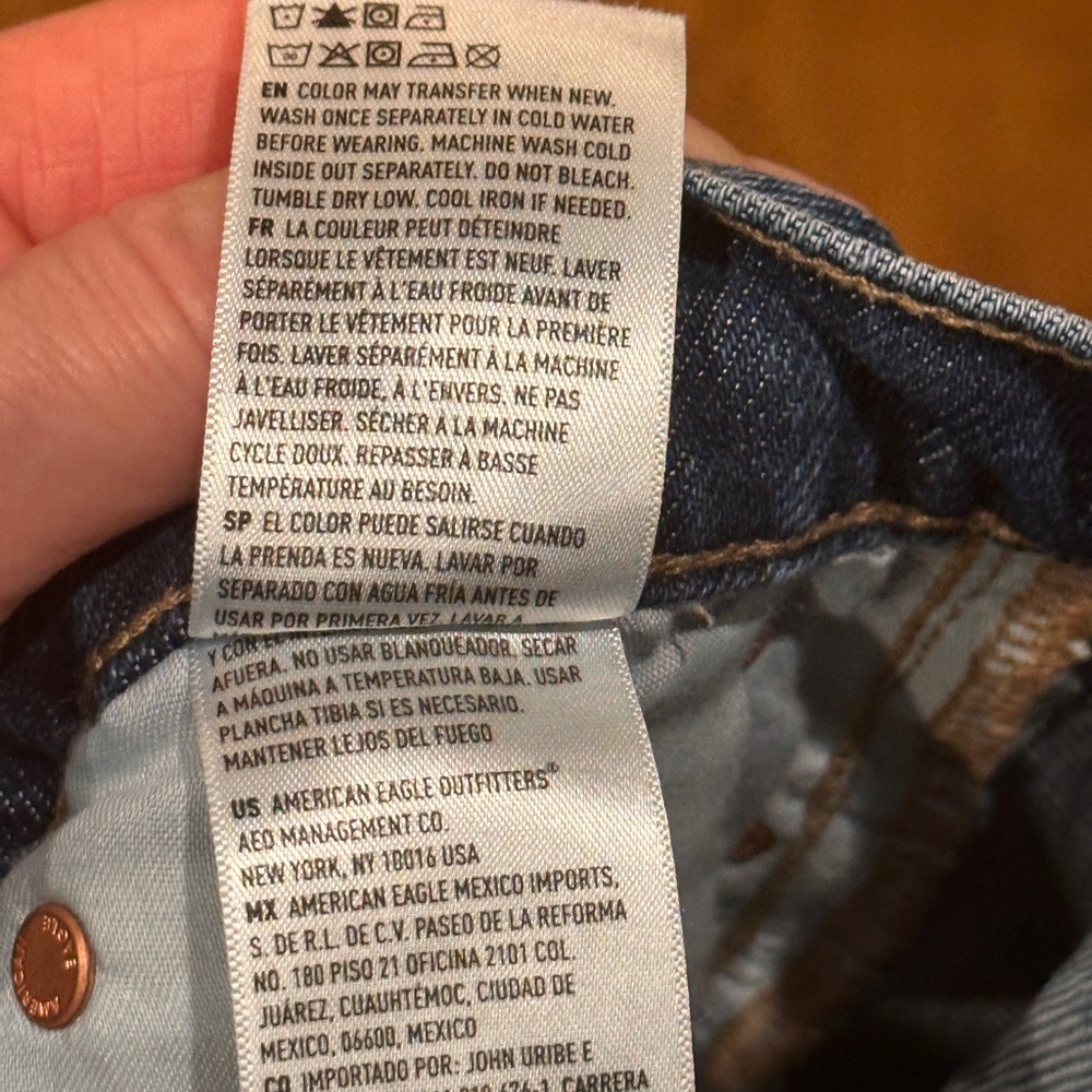 EUC Sz 4 regular AE Stretch High-Waisted
Stovepipe Cuffed Jean - Picture 14 of 14